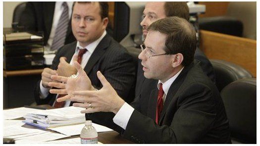 California investiga lavado de dinero en campaña