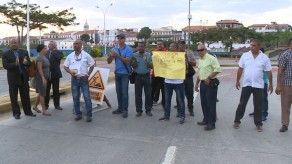 Capitanes de la PN protestan para exigir sus jubilaciones Capitanes de la PN protestan para exigir sus jubilaciones
