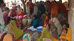 Suman 38 muertos por beber alcohol adulterado en la India