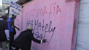 Centenares de opositores haitianos exigen en las calles la renuncia de Martelly