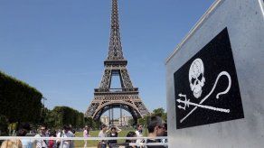 La Torre Eiffel cerrada por huelga