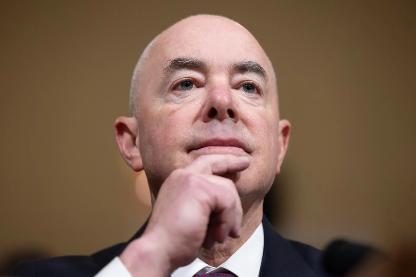 Biden ordena dotar de un dispositivo de seguridad a Kennedy Jr. y reforzar el de Trump Biden ordena dotar de un dispositivo de seguridad a Kennedy Jr. y reforzar el de Trump