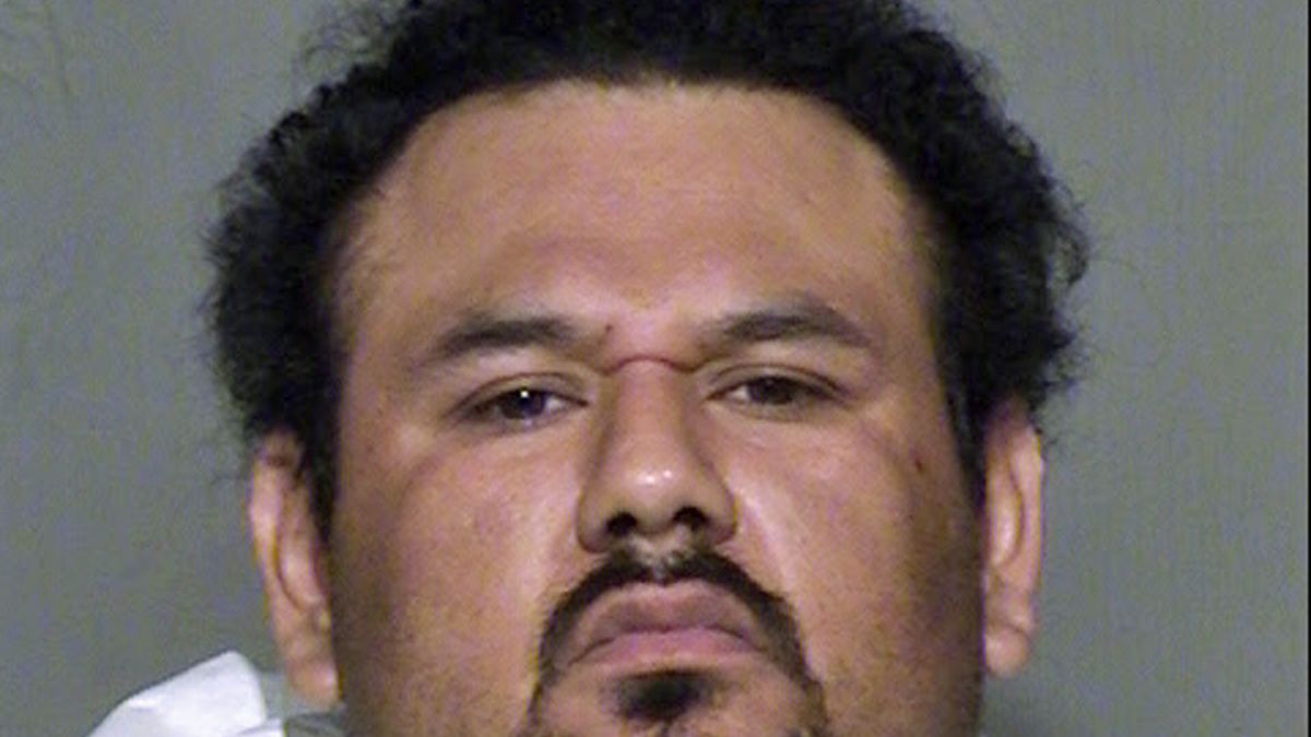 En un principio los fiscales habían pedido la pena de muerte para Apolinar Altamirano por el ataque a Grant Ronnebeck, el dependiente de 21 años baleado fatalmente por un paquete de cigarrillos en la tienda en la ciudad de Mesa.