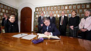 La medalla del Premio Nobel de paz es de oro 100 % colombiano