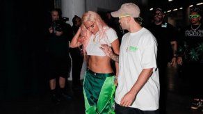 Karol G rompe el silencio ante rumores de separación con Feid.