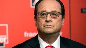 Hollande dice que se tiene que garantizar la defensa de Europa