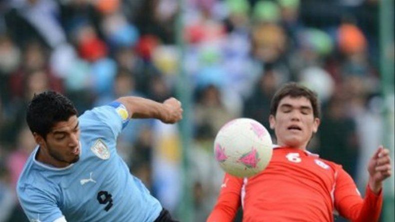Con tres tantos de Suárez, Uruguay vence 6-4 a Chile en amistoso