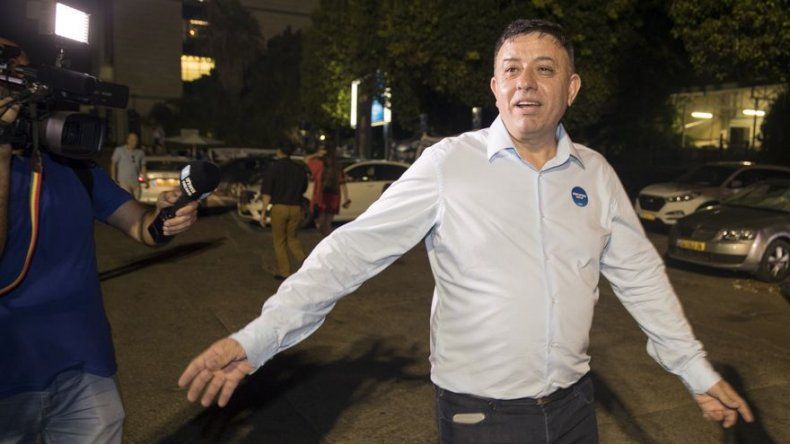 Un hombre de negocios novato en política electo líder del Partido Laborista israelí