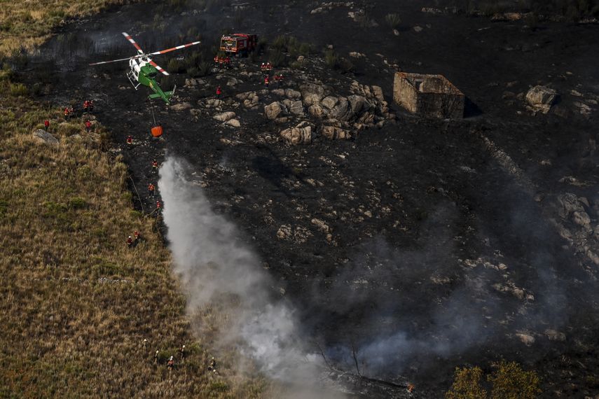 Varios focos de incendio se mantenían vivos este viernes en el territorio francés