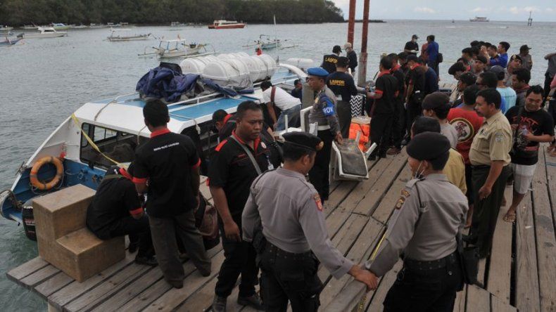 Una turista alemana muerta y 20 heridos al incendiarse un ferry en Bali