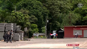 Enfrentamientos entre la policia y manifestantes se intensifican. Enfrentamientos entre la policia y manifestantes se intensifican.