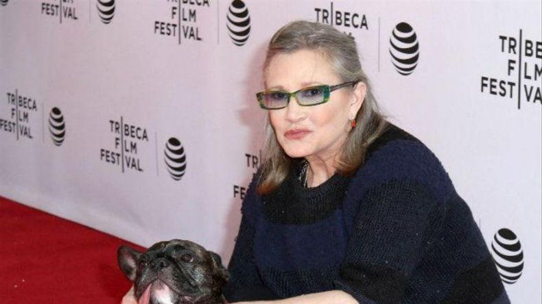 La nueva dueña del perro de Carrie Fisher defiende la exposición mediática del animal