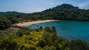 MiAmbiente es la entidad encargada de administrar los Parques Nacionales y las áreas protegidas como la de la isla de Coiba. MiAmbiente es la entidad encargada de administrar los Parques Nacionales y las áreas protegidas como la de la isla de Coiba.