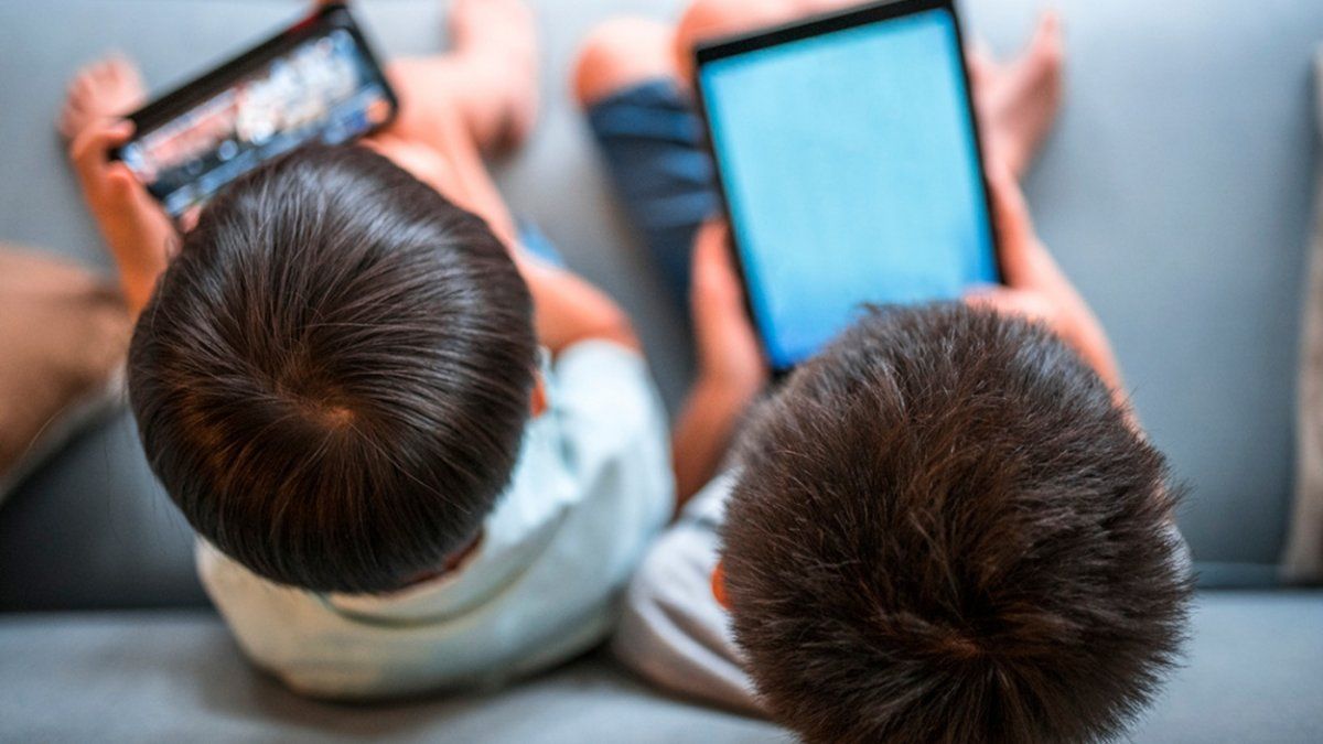 Uso de pantallas: Efectos en niños y adolescentes.