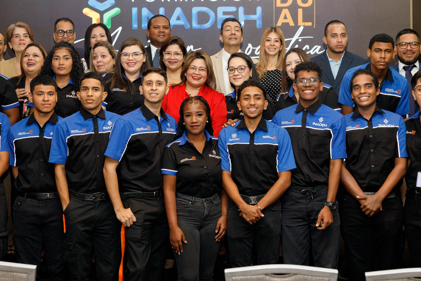 INADEH firma de contratos con empresas para jóvenes