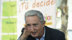 Uribe llama a votar No en plebiscito por la paz en Colombia