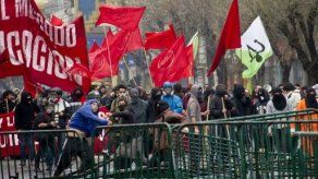 Estudiantes y profesores chilenos vuelven a marchar contra reforma educativa de Bachelet
