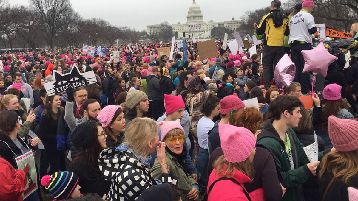 Masiva protesta de mujeres contra Trump en su primer día en la Casa Blanca