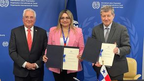 La ministra de Trabajo de Panamá entregó los instrumentos de ratificación de los convenios129 y 183 en la OIT.