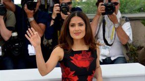 Salma Hayek: Rodar llevando un vestido de 30 kilos fue todo un desafío
