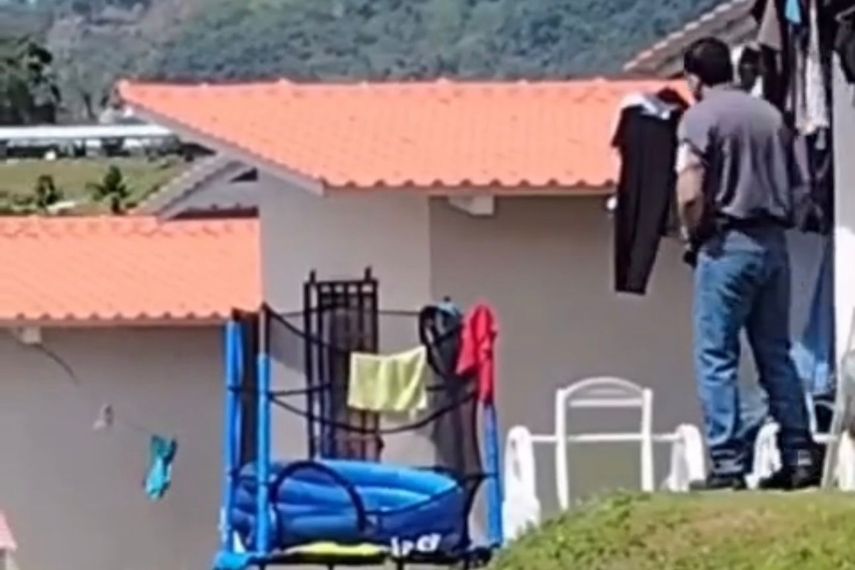 Vecinos de Altos de La Pradera denuncian presunta conducta indecorosa en vía pública.