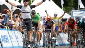 Cavendish gana la última etapa y Alaphilippe la general final