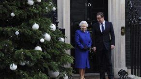 Isabel II asiste a una histórica reunión del consejo de ministros