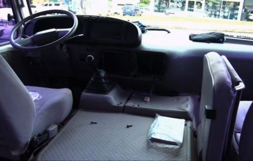 Vandalizan busito de diputado Aris De Icaza, creen que autor es del CD