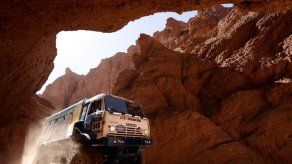 Un camión del Dakar llegó a Francia desde Chile con 1