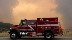 El incendio en el sur de California amenaza a más de 4.000 viviendas