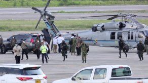 Atacan helicóptero en el que viajaba presidente de Colombia
