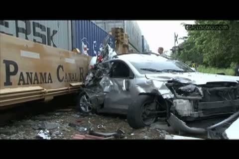 Accidente entre un tren y una camioneta en el área de Arco Iris