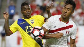 Ecuador remonta dos tantos y empata 2-2 con Perú en Copa