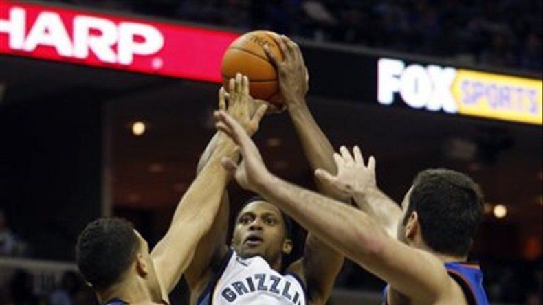 Rudy Gay luce a la ofensiva ante Knicks