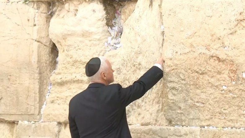 Pence se marcha entre la satisfacción de Israel y las protestas palestinas