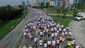 Miles de personas participaron en la Caminata Familiar Susie Thayer