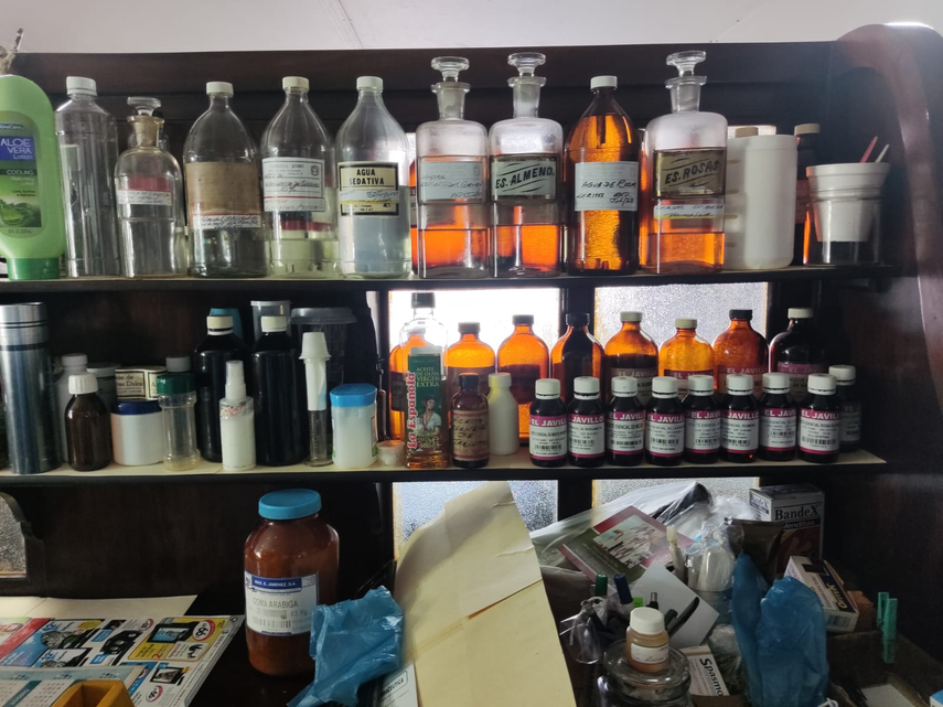 Farmacia clandestina en Colón