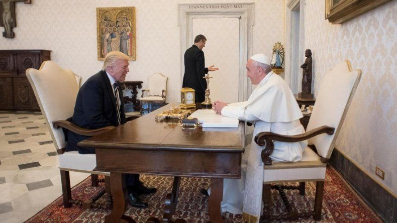 Trump informa al papa que EEUU donará 300 millones de dólares contra la hambruna en África