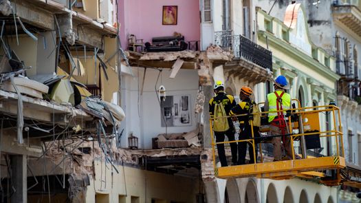 Se registró una fuerte explosión y una gigantesca nube de polvo por los aires.