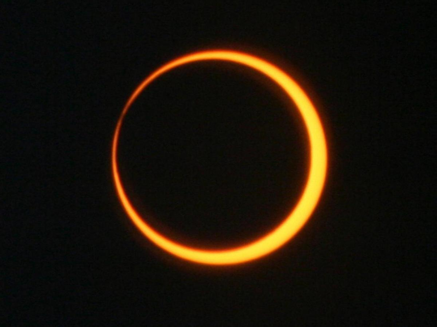 El eclipse ocurre cuando la Luna se alinea ente el Sol y la Tierra