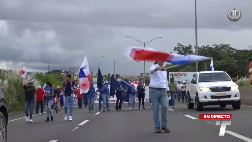 Grupos realizan marcha desde Costa Verde hacia Westland Mall contra el contrato-ley 406