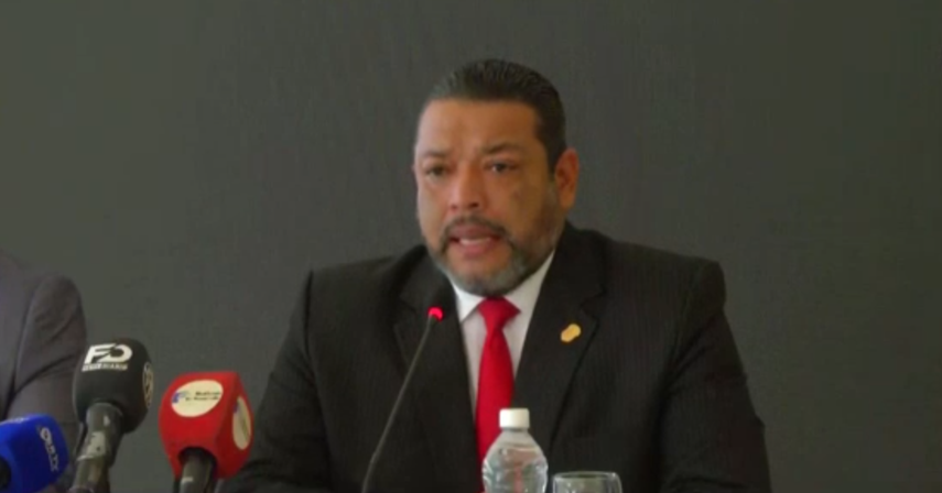Defensa del Contralor Flores niega irrupción