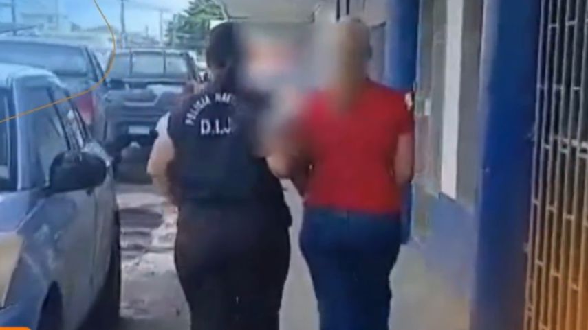 Policía Nacional captura a mujer por agredir con un rastrillo a su pareja.