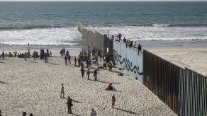 Caravana de migrantes acelera su avance y empieza a llegar a Tijuana