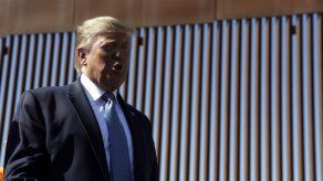 Trump visita muro fronterizo en California