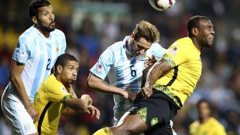 Argentina solo gana 1-0 a Jamaica, es líder del Grupo B