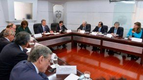 Santos y Uribe comienzan su reunión para tratar acuerdo de paz con las FARC