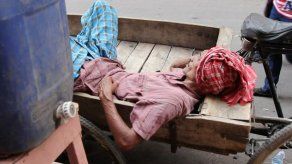 Más de 800 muertos por ola de calor abrasa India desde hace una semana