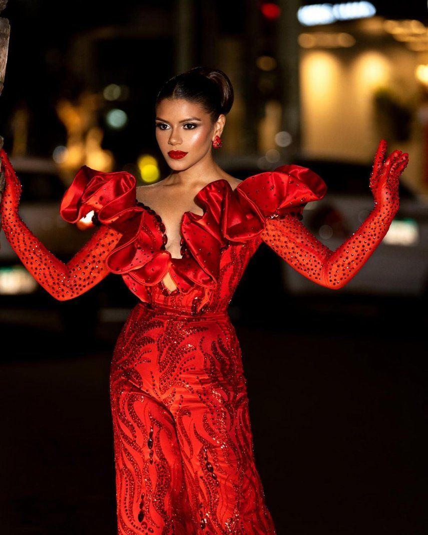 Calle Arriba de Las Tablas se prepara para el Año Nuevo.