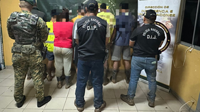 SENAFRONT aprehende adultos y menores de edad por delito de minería ilegal.